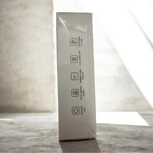 X87 True Wireless Stereo Earphones - White - Picture 2 of 2